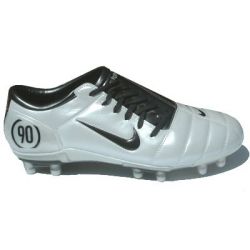 The ultimate professional level boot with a soft, supple, lightweight upper, a contoured arch and external heel counter for ultimate fit and comfort. An asymmetrical lacing system gives an improved touch on the ball, whilst Zoom Air at the heel of the boot gives protection and increases performance. A unique customisation disc features the Nike T90 logo for application on the outer heel of the boot.